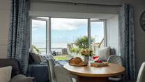 Leisurely dinners and slow holiday breakfasts with a sea view. 