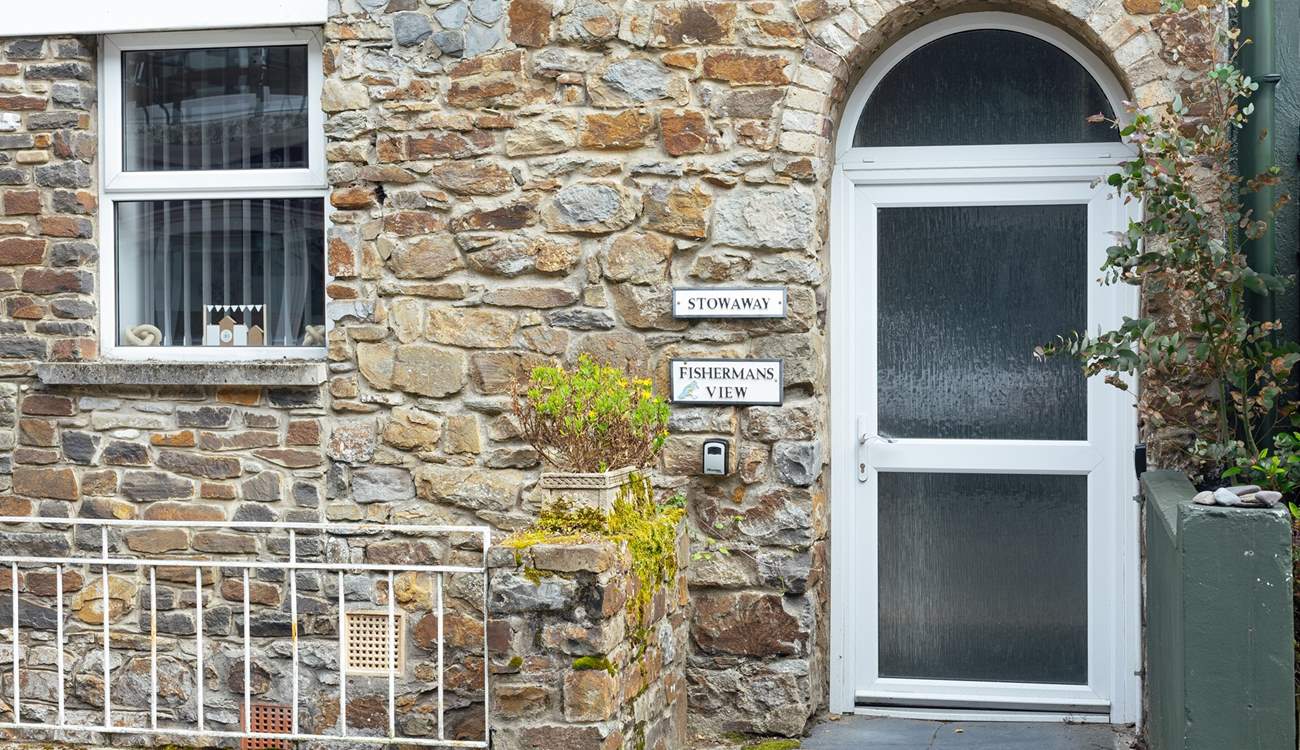 Idyllic, ground floor apartment with private beach access. A memorable seaside holiday awaits. 