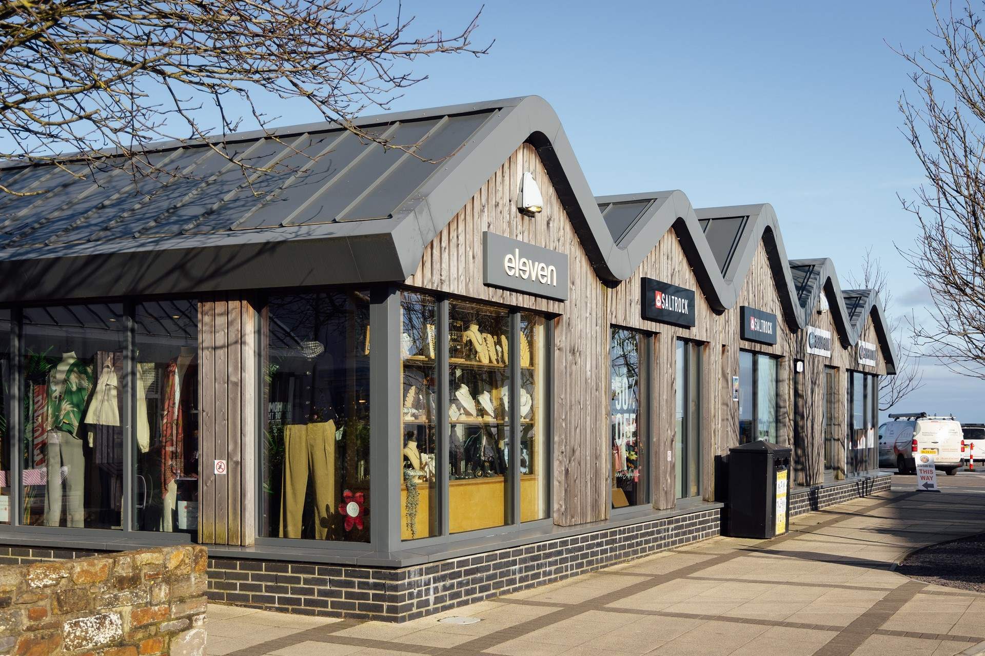 Stroll to the choice of shops, cafes, pubs and restaurants. 