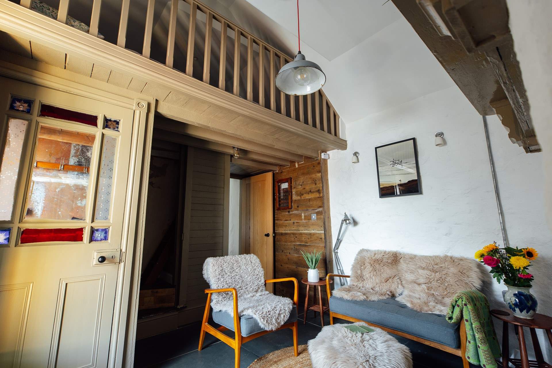 A deceptively spacious cottage for four. Step into sweet Nol and let your memorable Pembrokeshire break begin. 