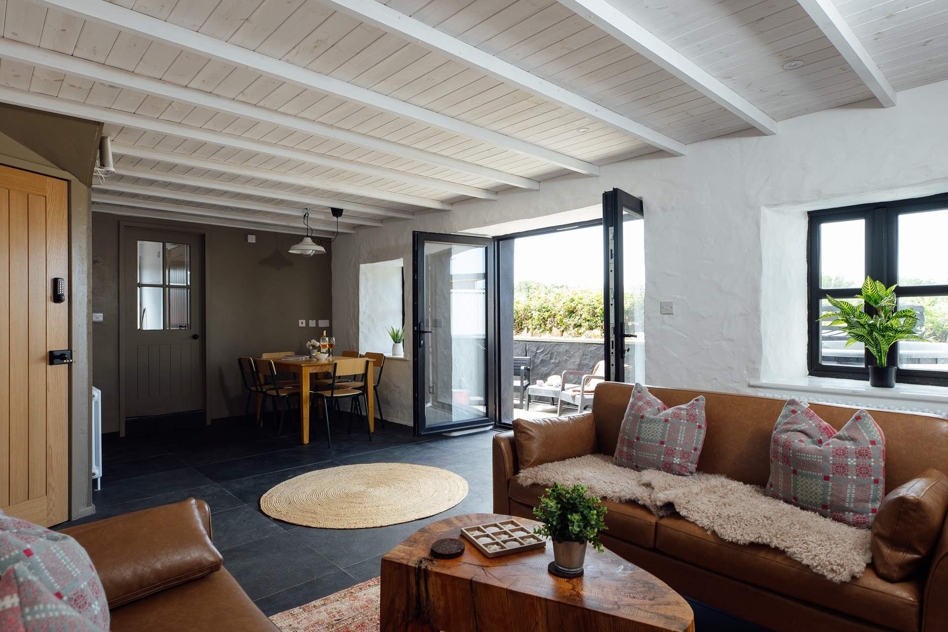 Throw open the bi-fold doors in the sitting/dining-room for a cooling breeze on a warm summer's day. 