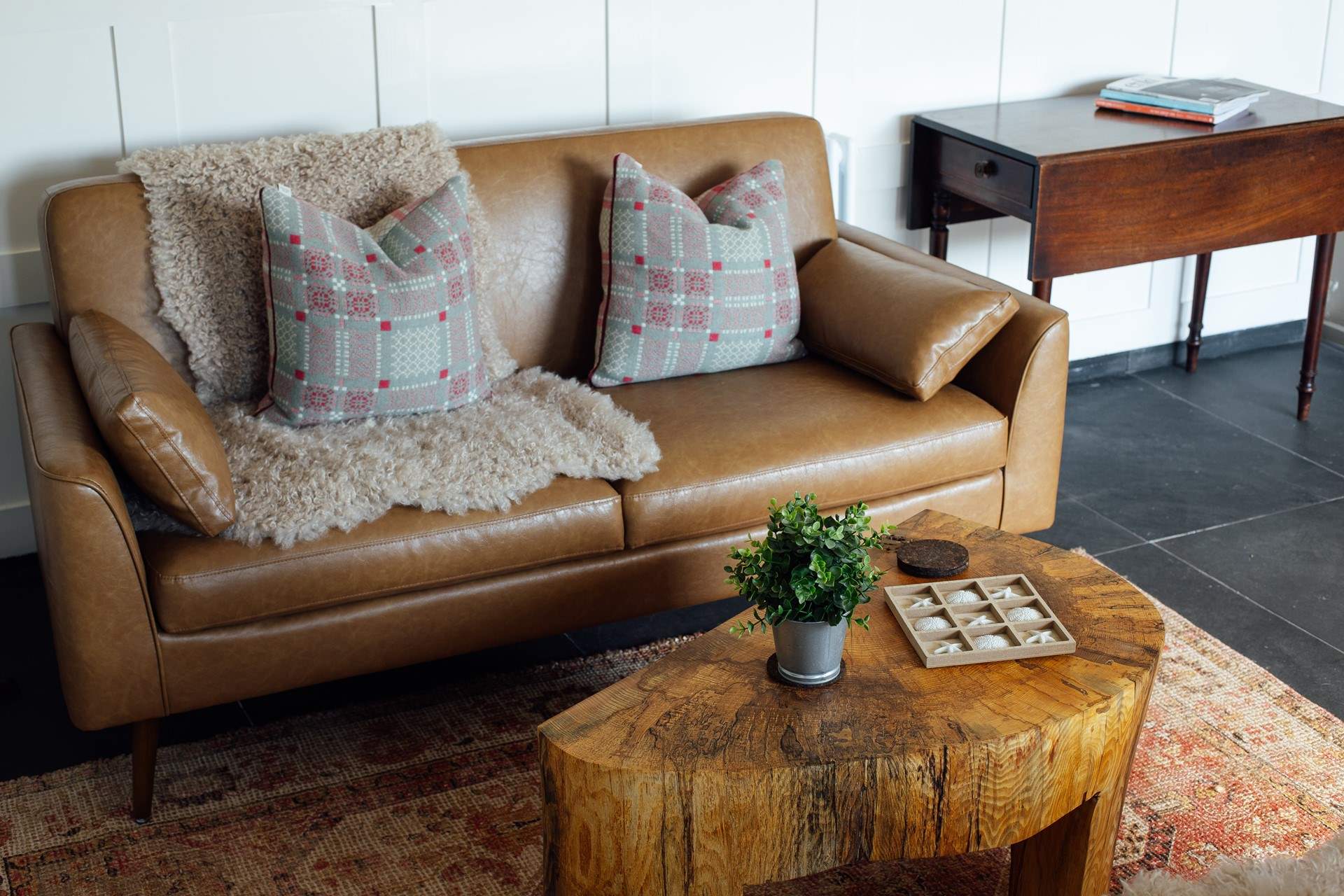 The cottage is adorned with quality Welsh fixtures and fittings. 