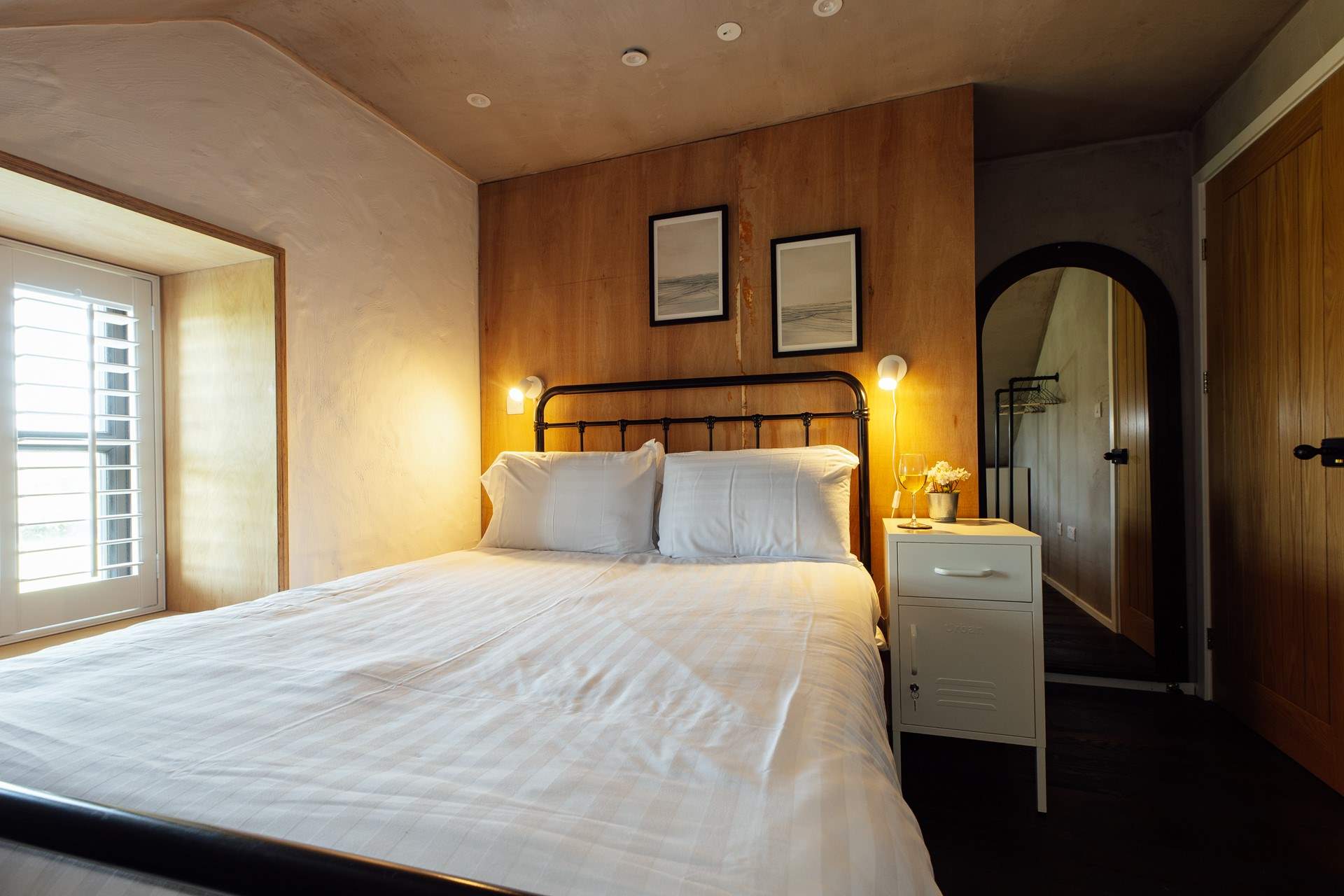 Sweet dreams in the peaceful double bedroom. Close the shuttered blinds and awake to birdsong. 