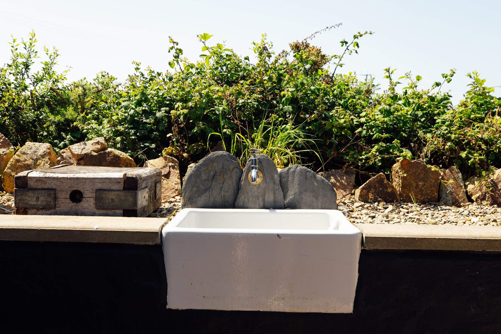 A charming, vintage, yet practical touch. The characterful garden sink. 