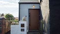 A memorable holiday awaits in gorgeous Blaen where rural life combines with coastal living. An ideal escape throughout the year. 