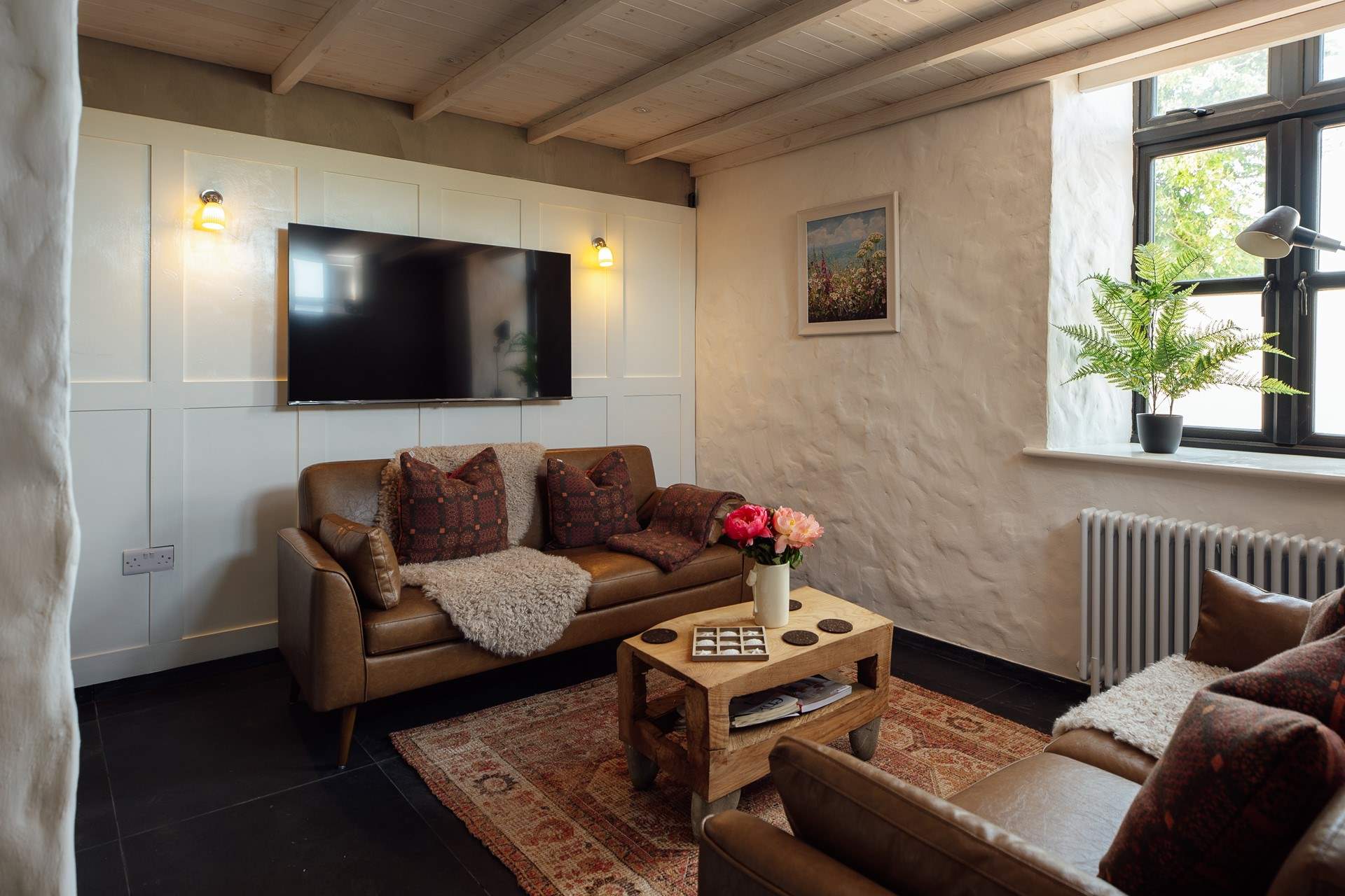 Ideal for small families and friends getting together for a coastal break. 