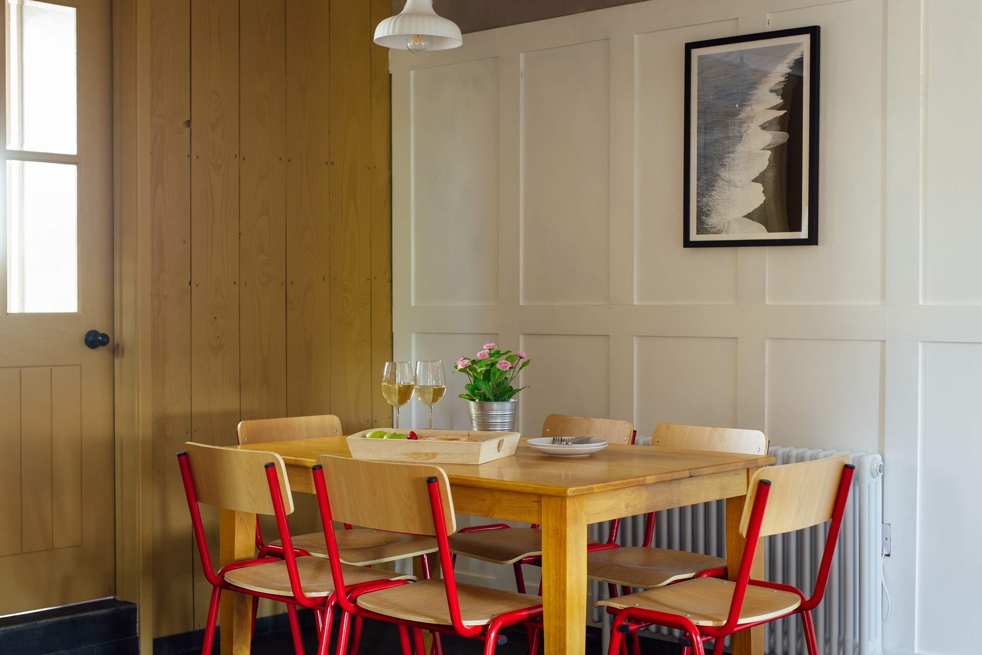 Serve a tasty dinner after a beach day or unwind with a glass of wine, in the glow of the wood-burner. 