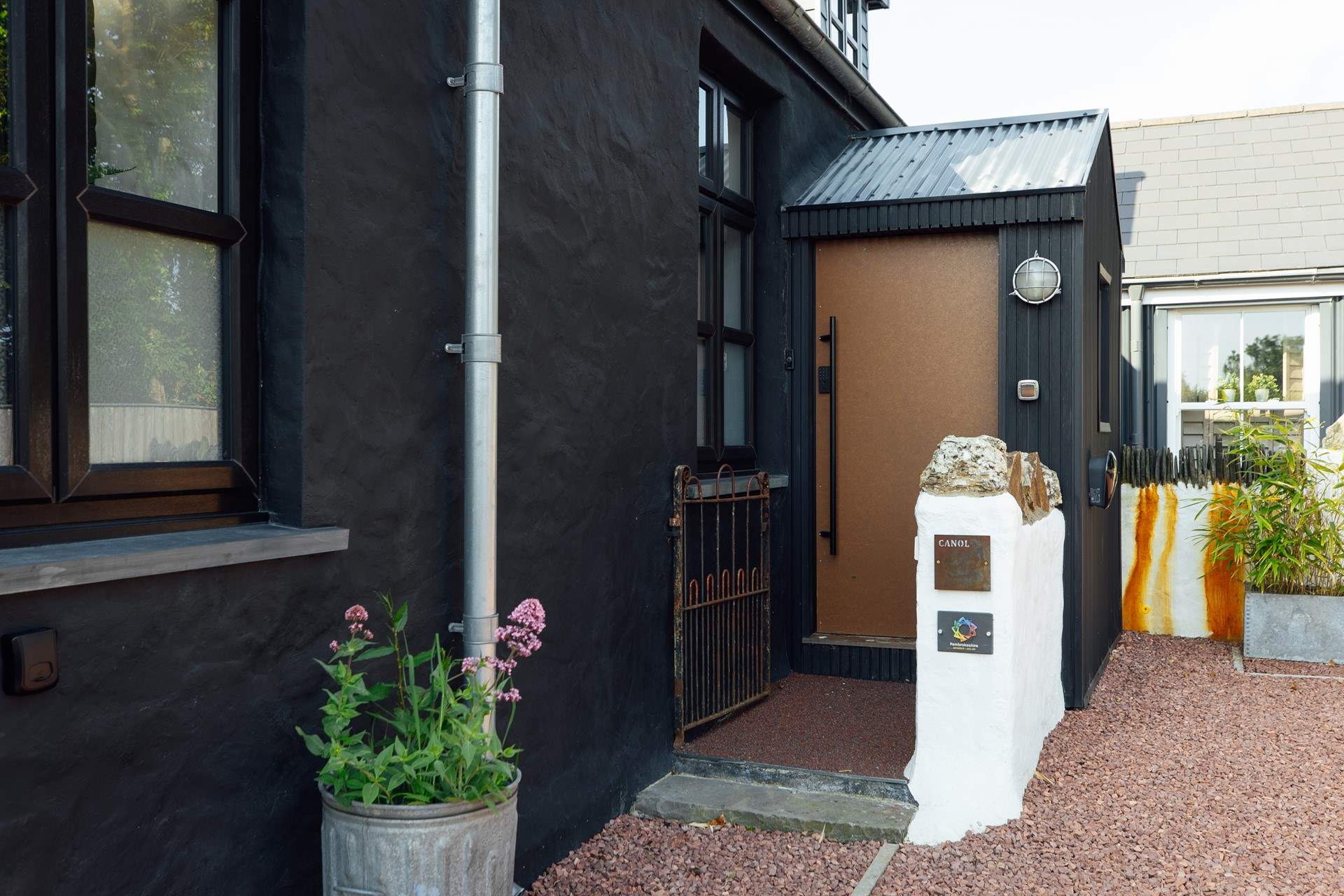 A blissful holiday destination awaits in enchanting Canol. Relax in the sauna after discovering the natural beauty and dramatic coastline of north Pembrokeshire. 