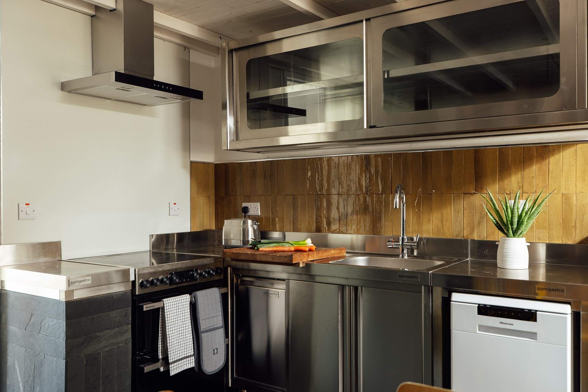 A sleek, contemporary space for the holiday chef. 