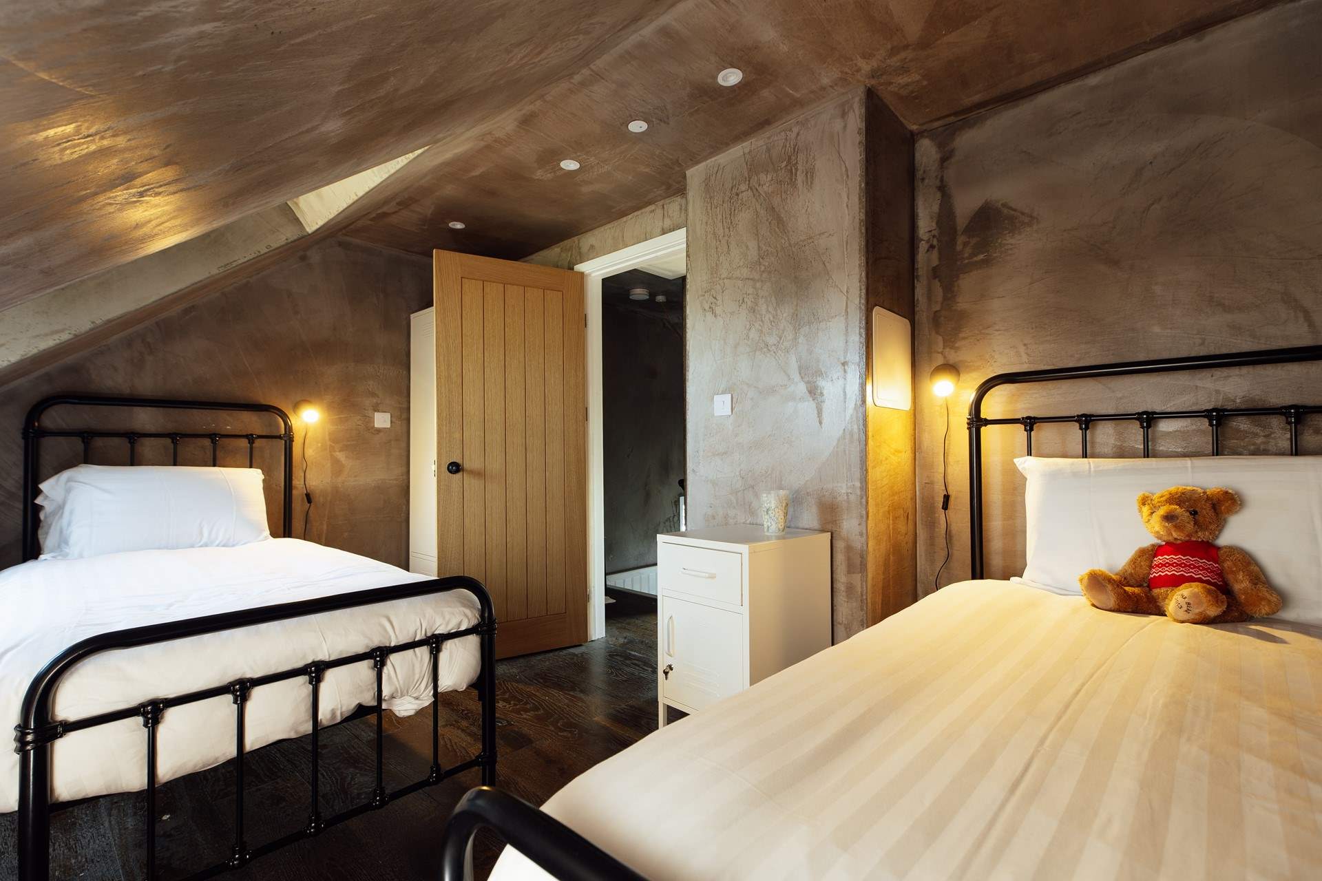 Blaen also has a sweet twin room. 