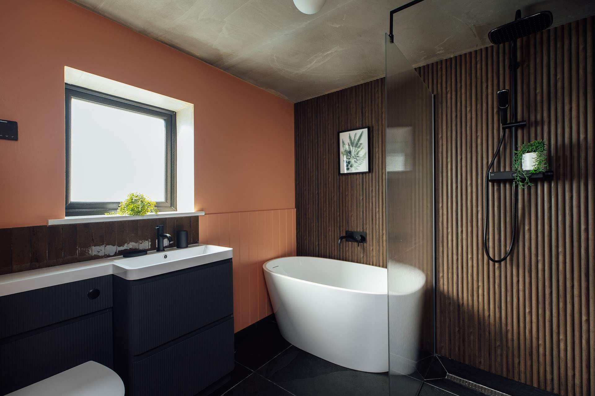 Take time pampering in the sleek, stylish bathroom in Blaen. 