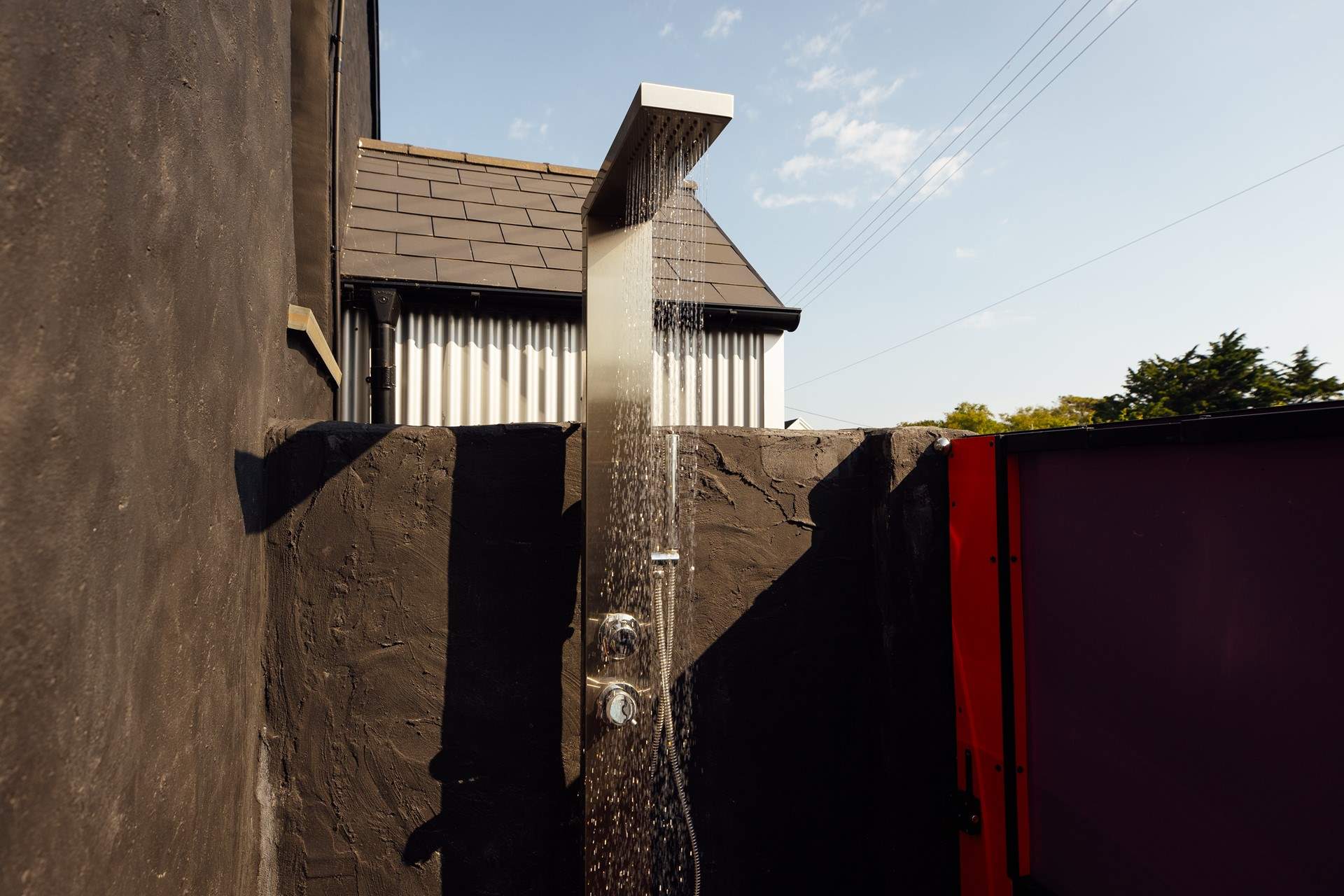 Jump under the shower in Blaen. 