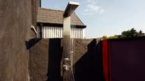 Jump under the shower in Blaen. 