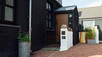 Next to Blaen is Canol, sleeping five, in two double bedrooms and a single room. Relax in Canol's soothing sauna. 