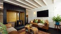 Return from the beach to the warmth of the cosy wood-burner in Canol. 