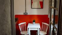 Ideal corner for a quiet coffee in Nol.
