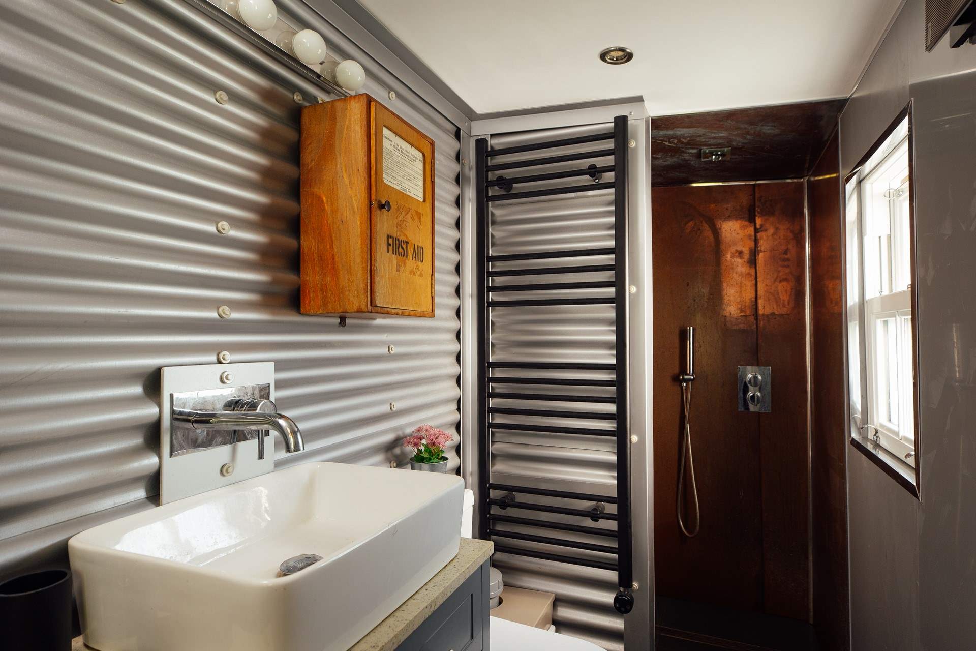 Stylish shower-room in Nol. There is also a luxurious bathroom with deep bath and separate shower in Nol.