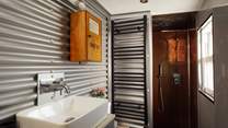 Stylish shower-room in Nol. There is also a luxurious bathroom with deep bath and separate shower in Nol.