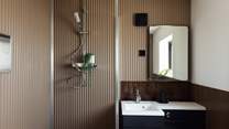 Start the day in Nol with a refreshing shower. 