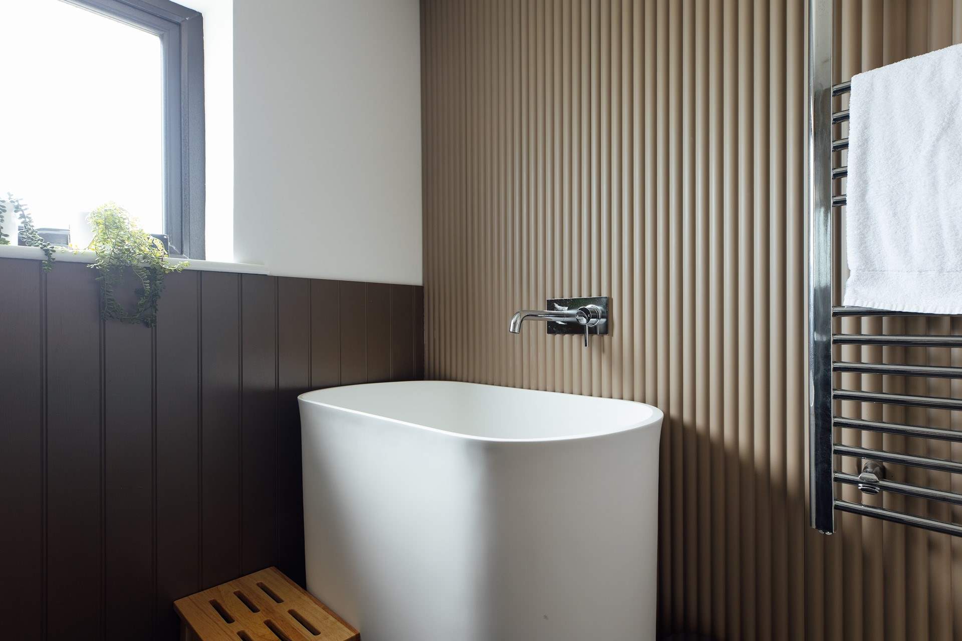 Perfect after a beach day. A luxurious soak in a bubble bath in Nol.