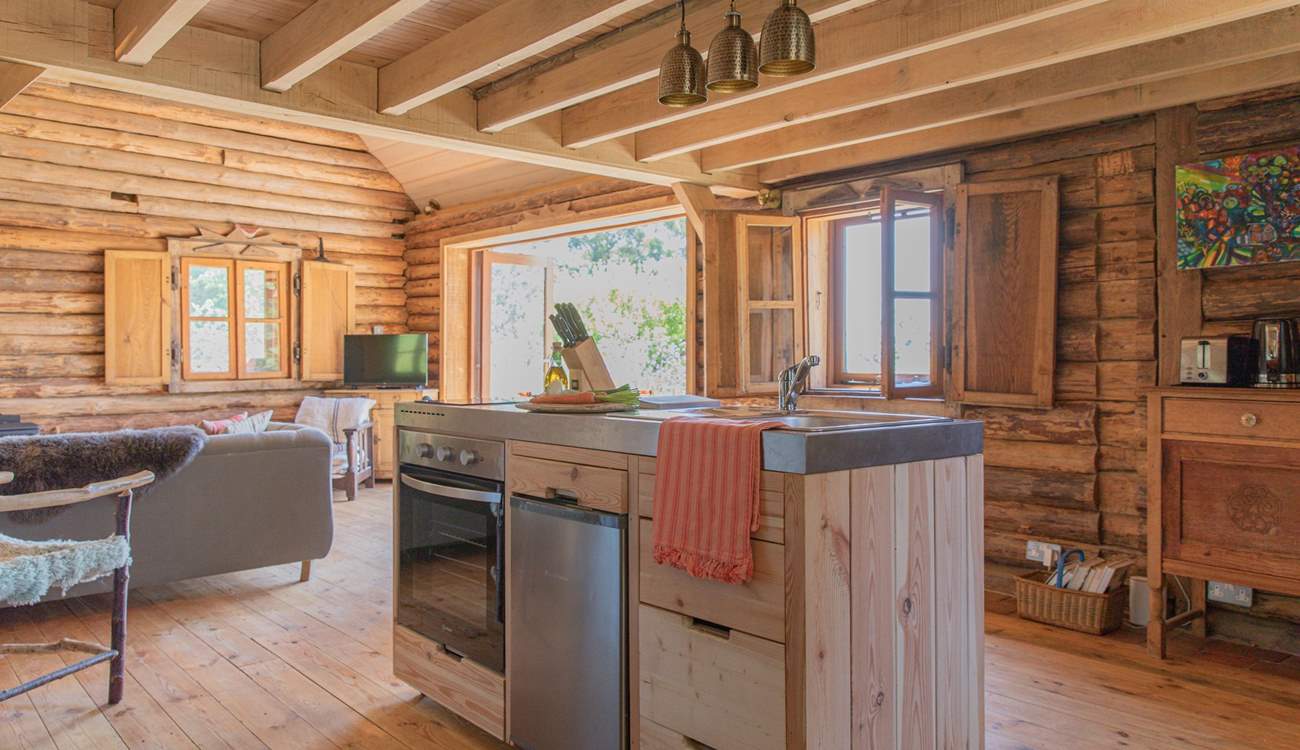 The free-standing kitchen has an oven, hob and fridge with ice-box.