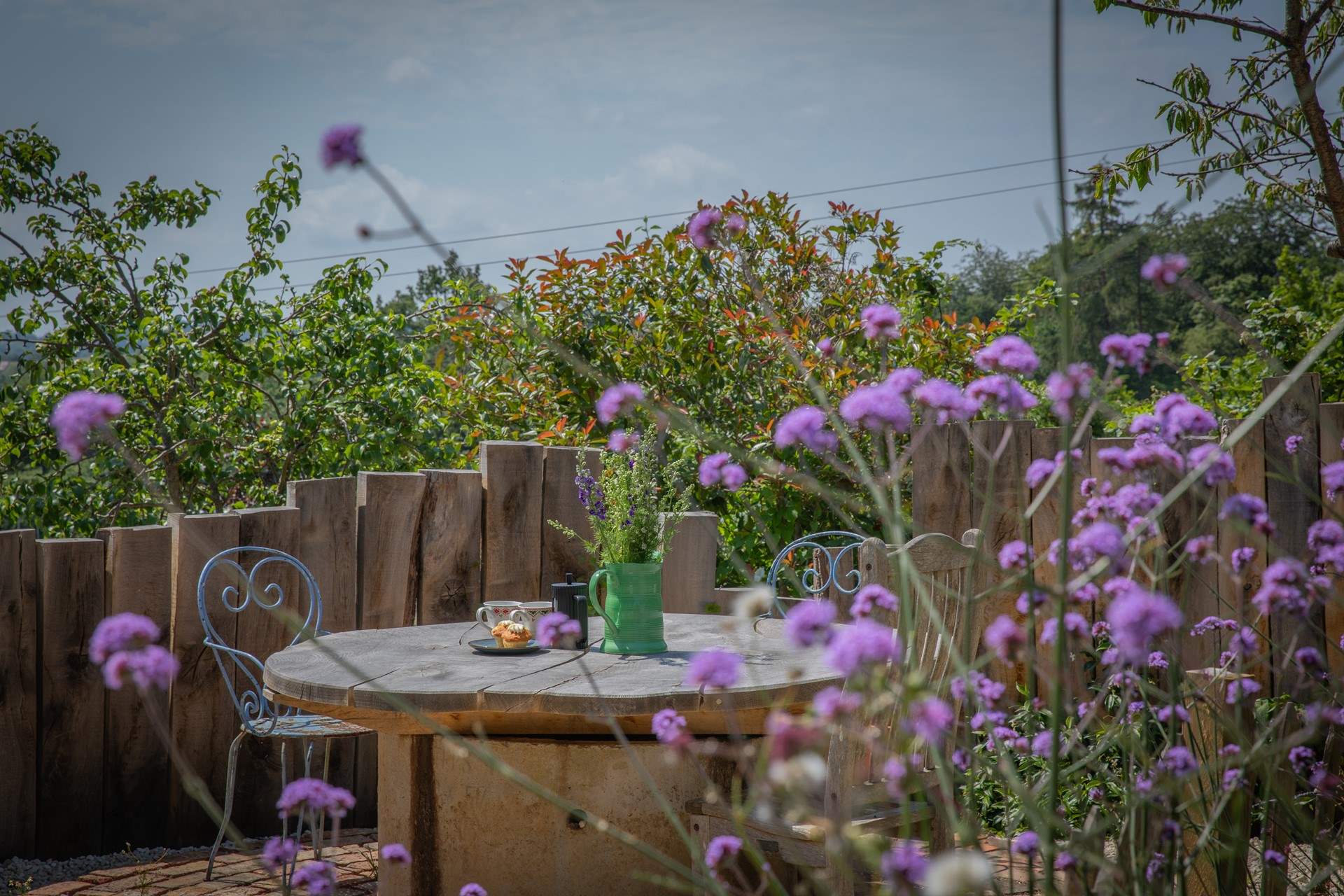 Al fresco dining in the pretty cottage garden.