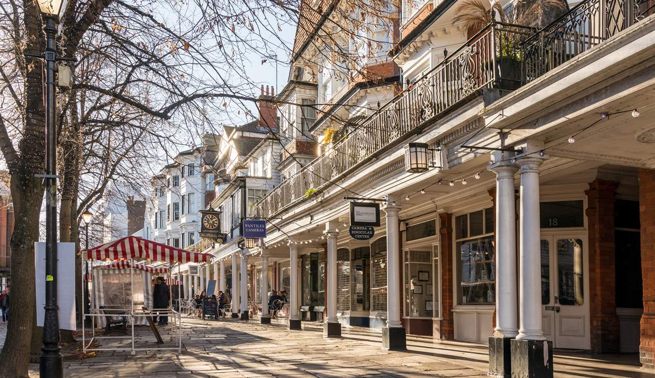 The Pantiles in Royal Tunbridge Wells featuring open air cafes, galleries and boutiques.