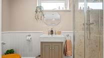 The en suite shower-room.