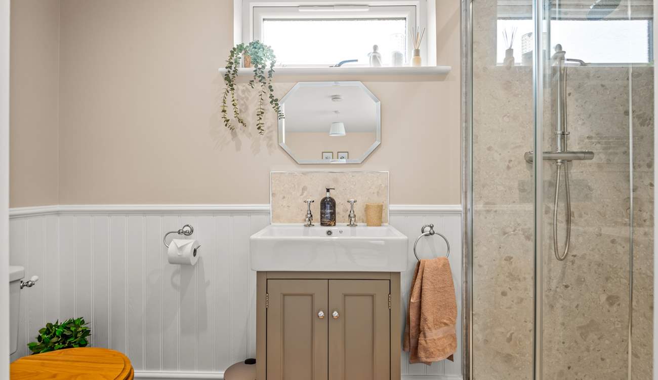 The en suite shower-room.