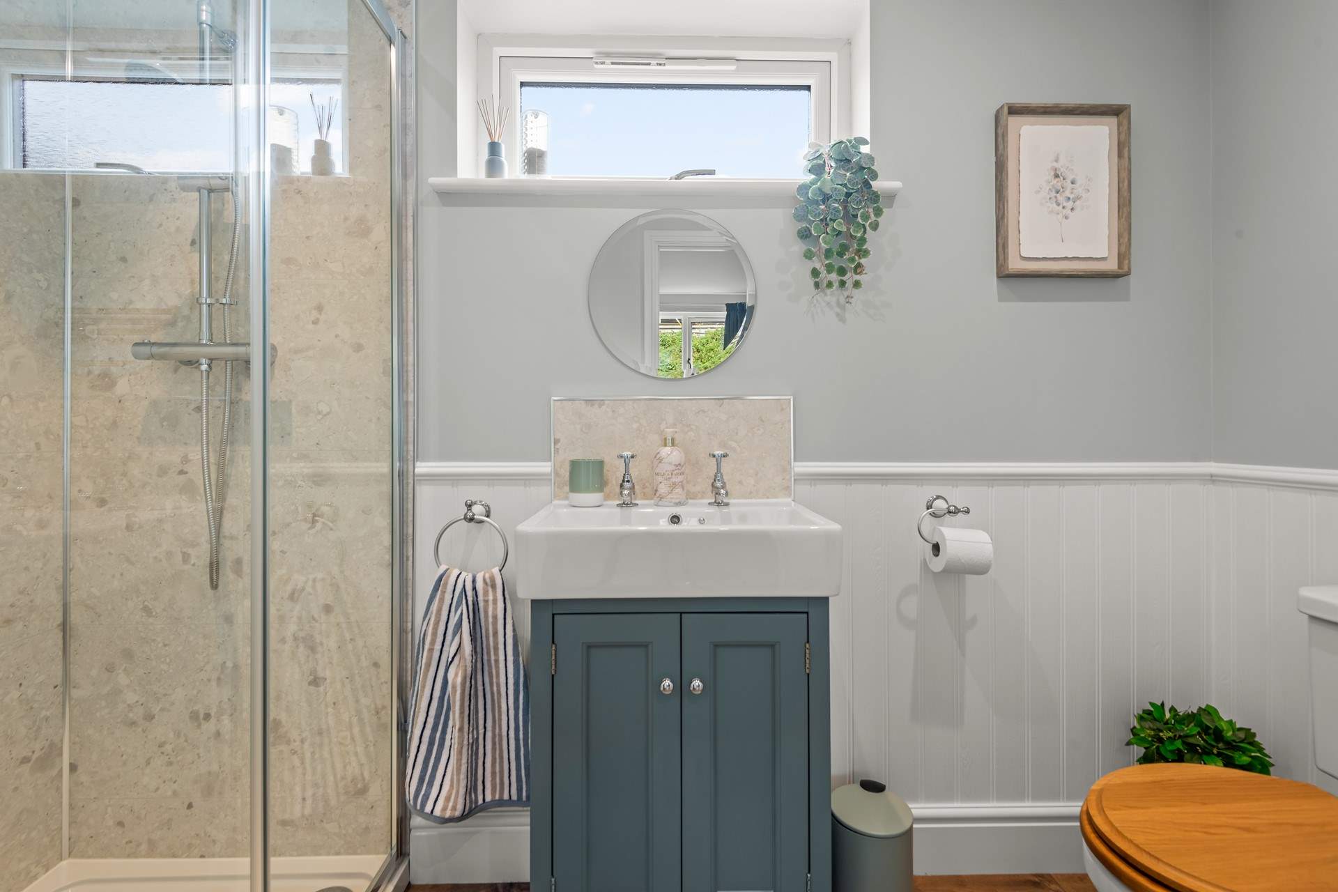There's a separate shower-room just across from bedroom 2 so no queuing for the shower here!