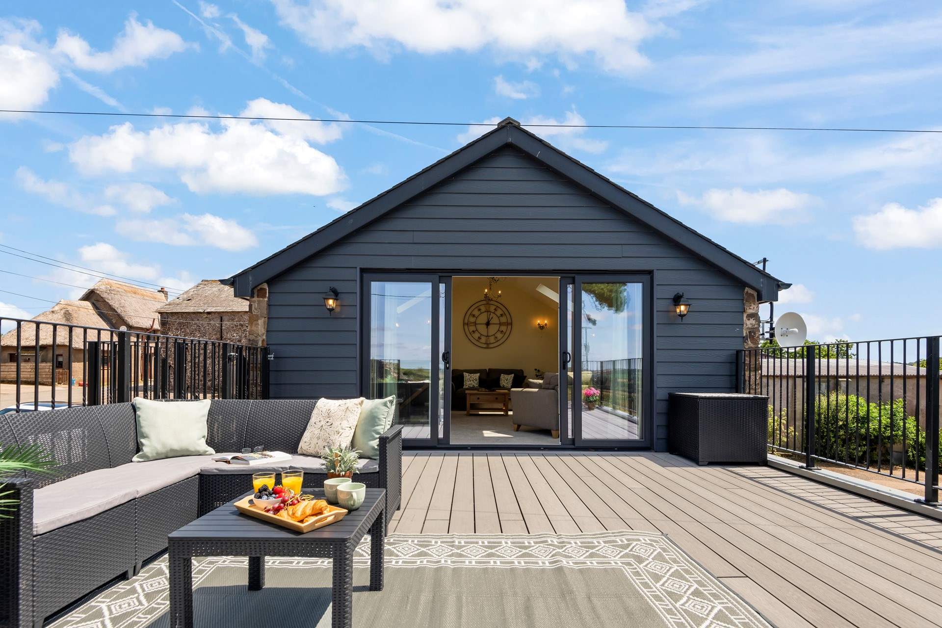 The fabulous Old Carriage House offers a great reverse living arrangement, making the most of the beautiful views over the glorious rolling countryside and beyond.