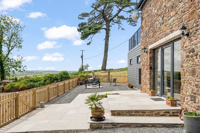 The Old Carriage House is a 2 bedroom, dog friendly holiday cottage near Crediton, Devon.