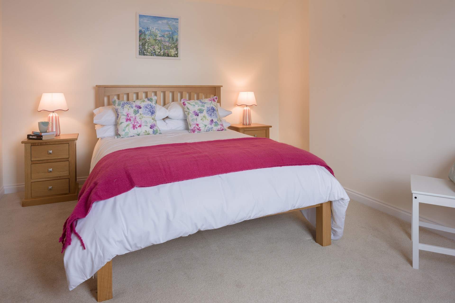 The bedroom is so calm and relaxing.