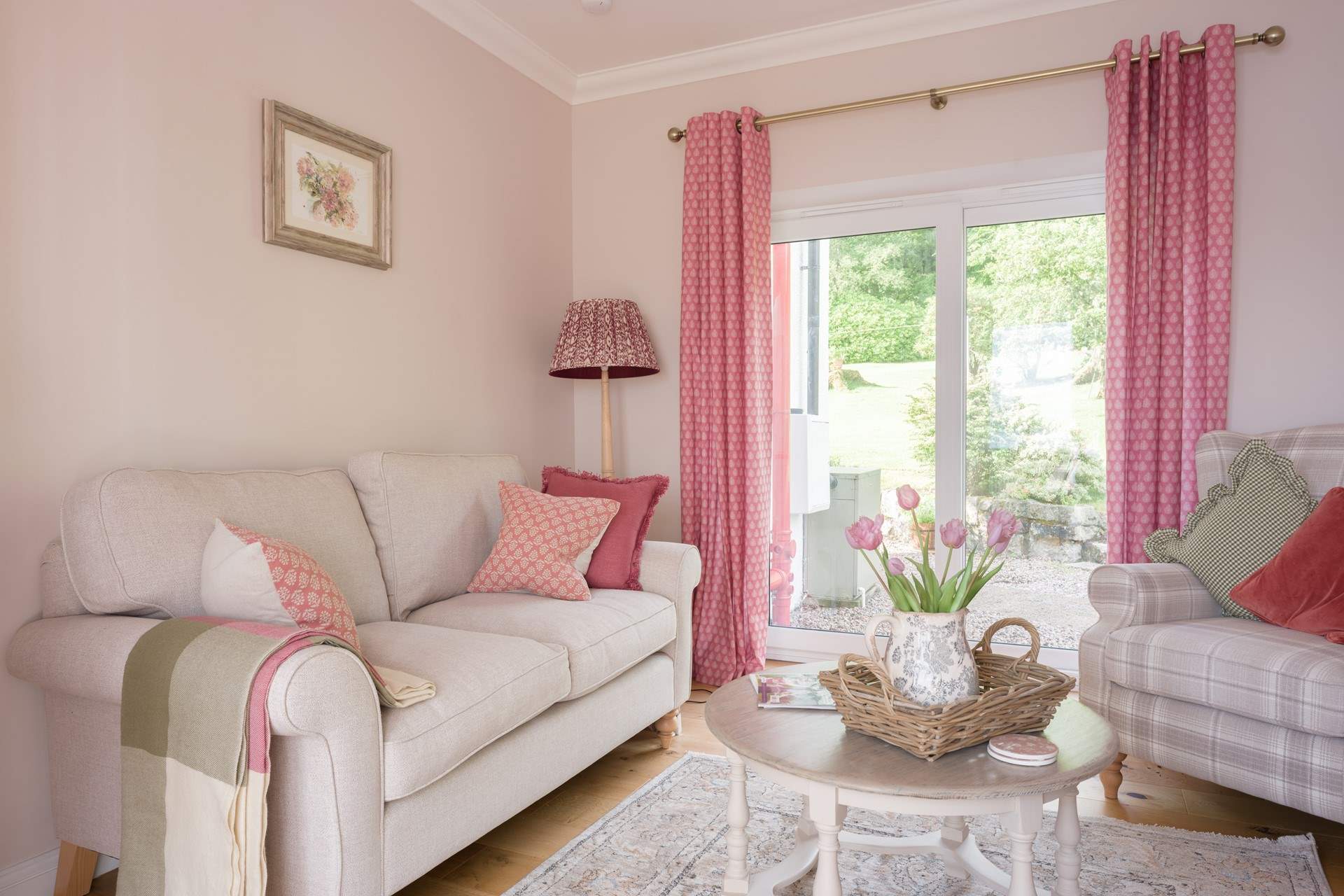 The sitting-room is as pretty as a picture.