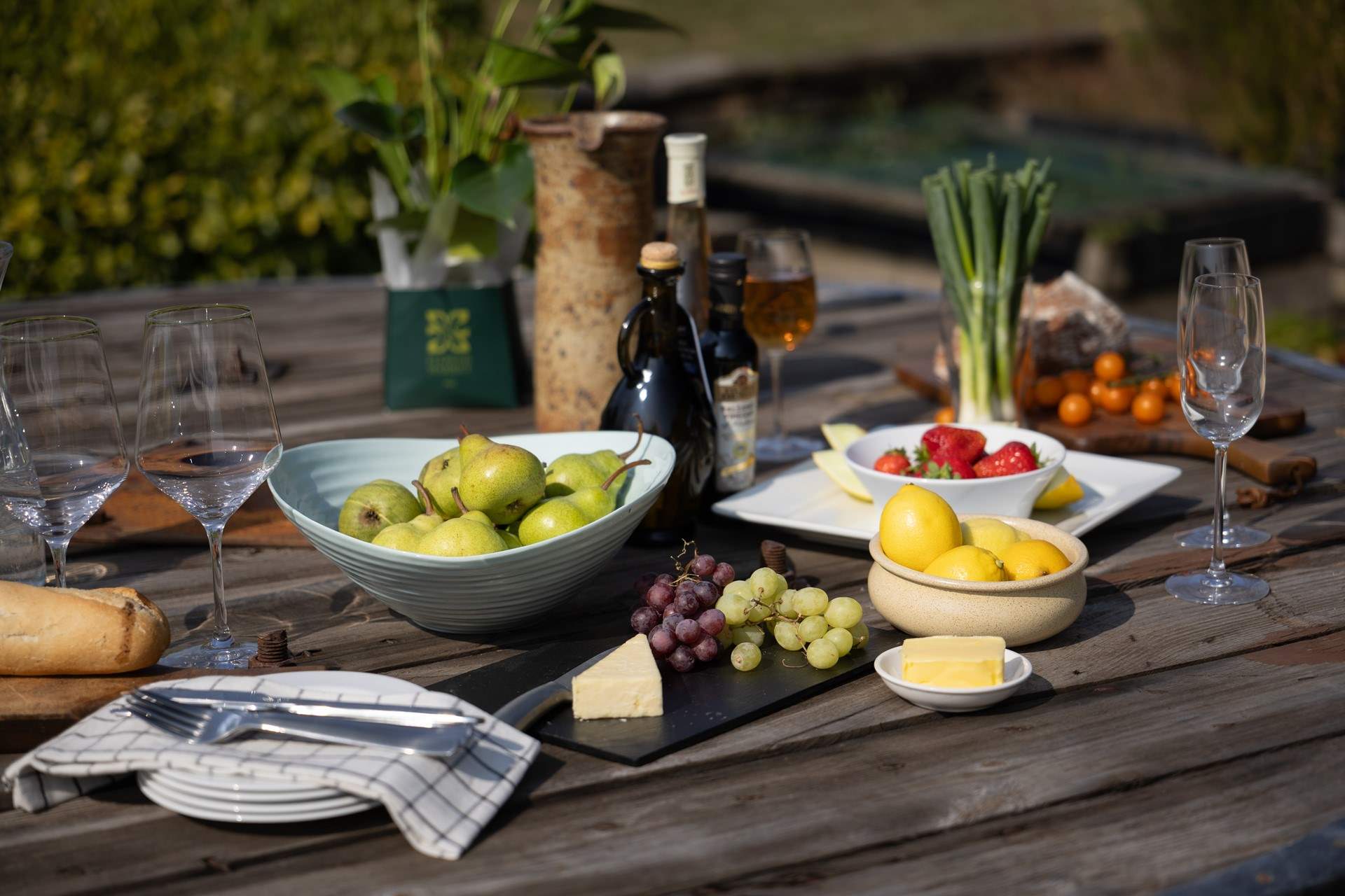 Enjoy al fresco dining on the round table.