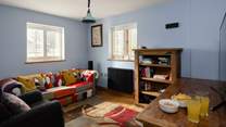 The snug has a Smart TV, ideal for those who watch something different, or for the kids to have their own space.