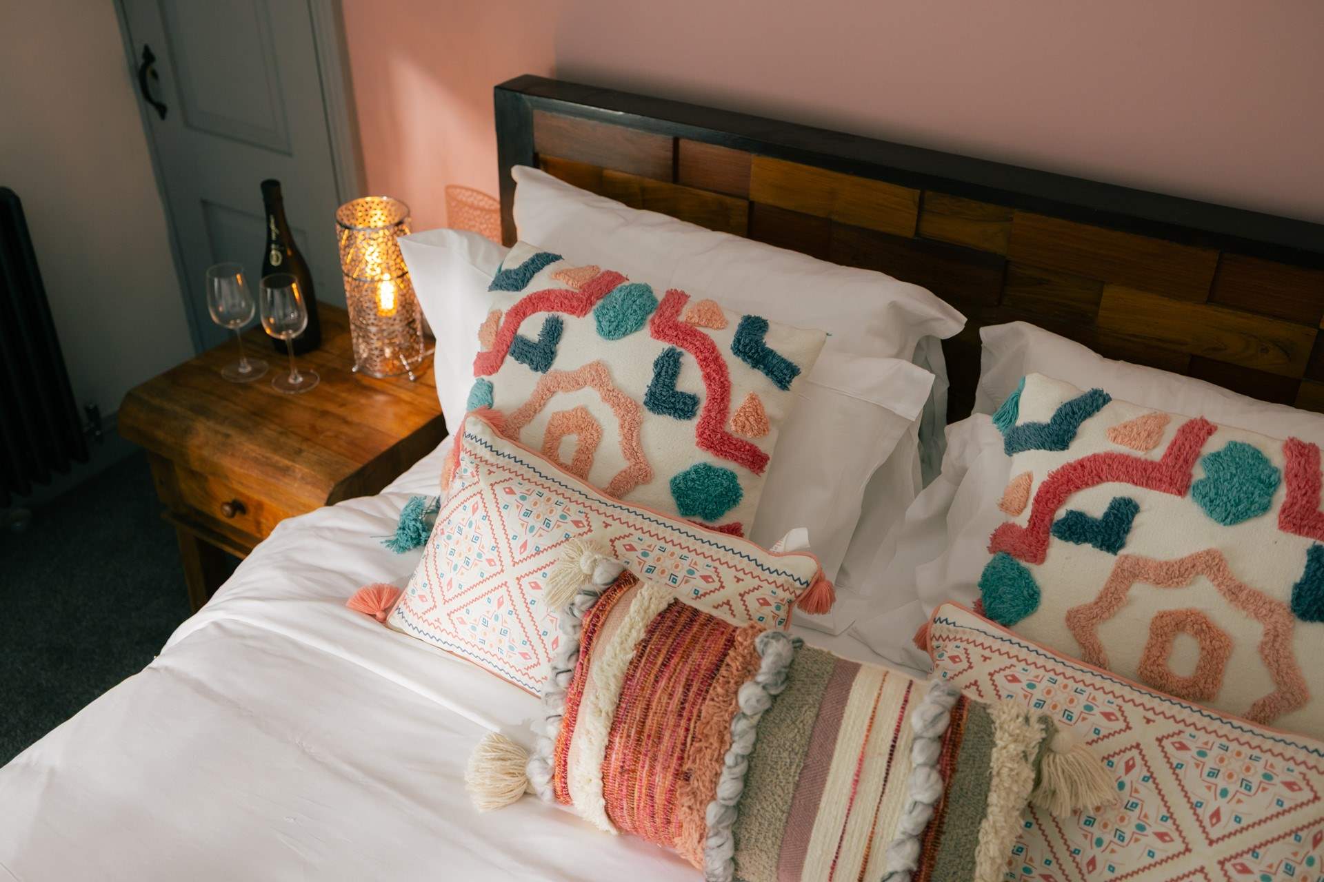 The colourful cushions add style and comfort.