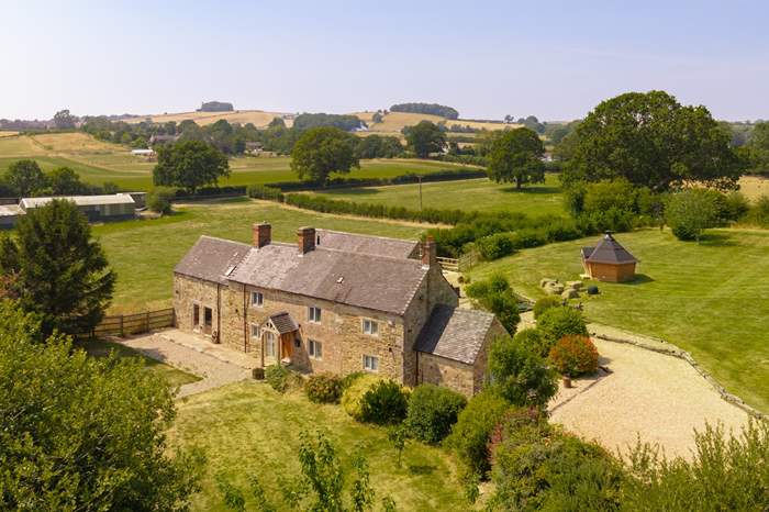 Boothgate is a 4 bedroom, dog friendly self catering cottage near Belper.