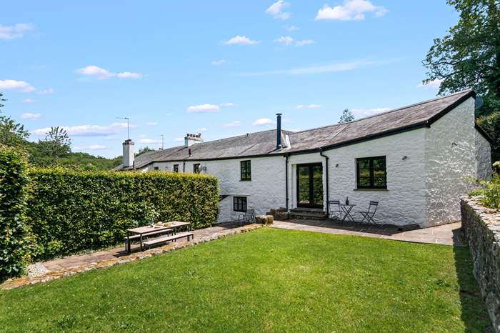 New Mill is a 2 bedroom, dog friendly holiday cottage near Bovey Tracey, Dartmoor.