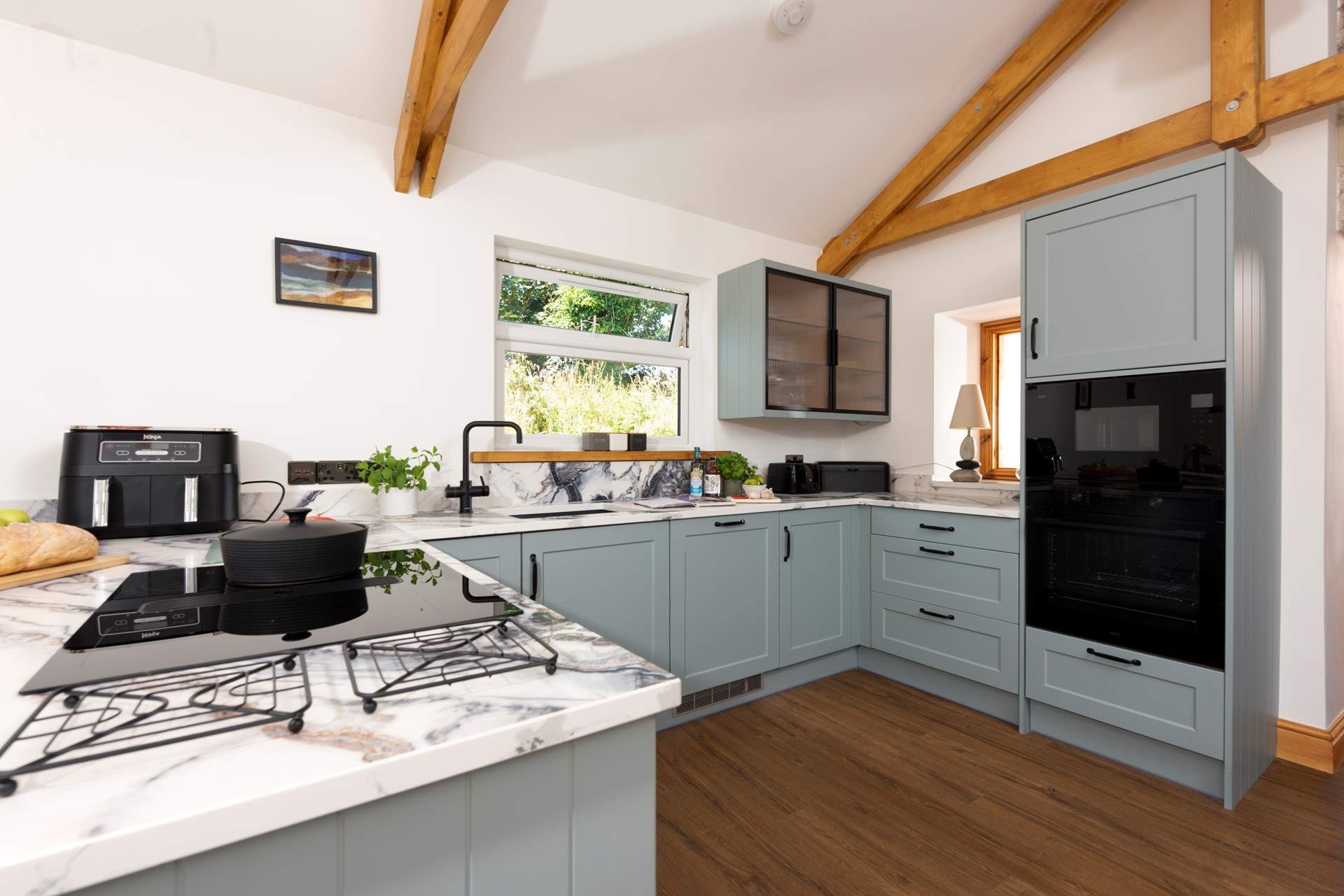 A  fully equipped beautifully designed kitchen.