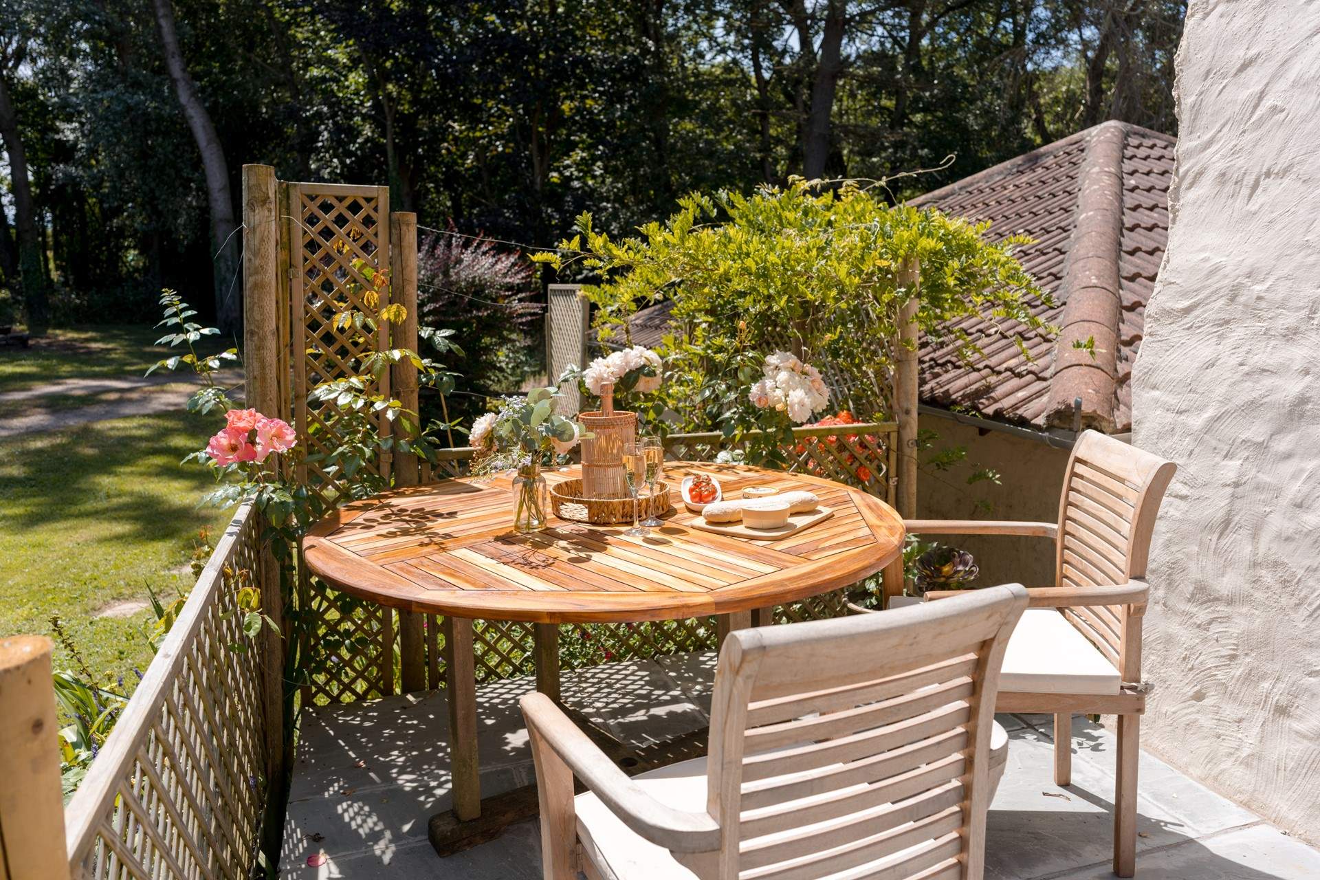 Time to slow down, kick back and enjoy a lazy lunch.
