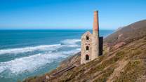 The striking coast path lined with old engine houses are within walking distance. 