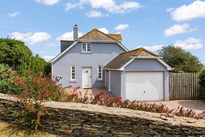 Island Cottage is a 3 bedroom cottage with sea views in Bigbury-on-Sea, South Devon.