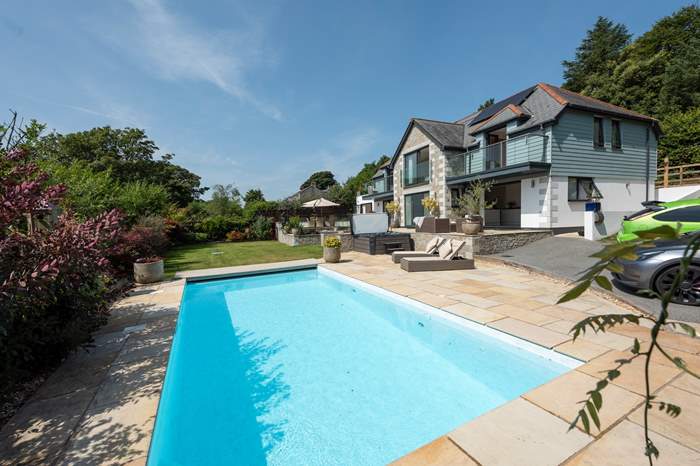 Carn Marth Lodge is a 4 bedroom self catering cottage near Portreath, North Cornwall.