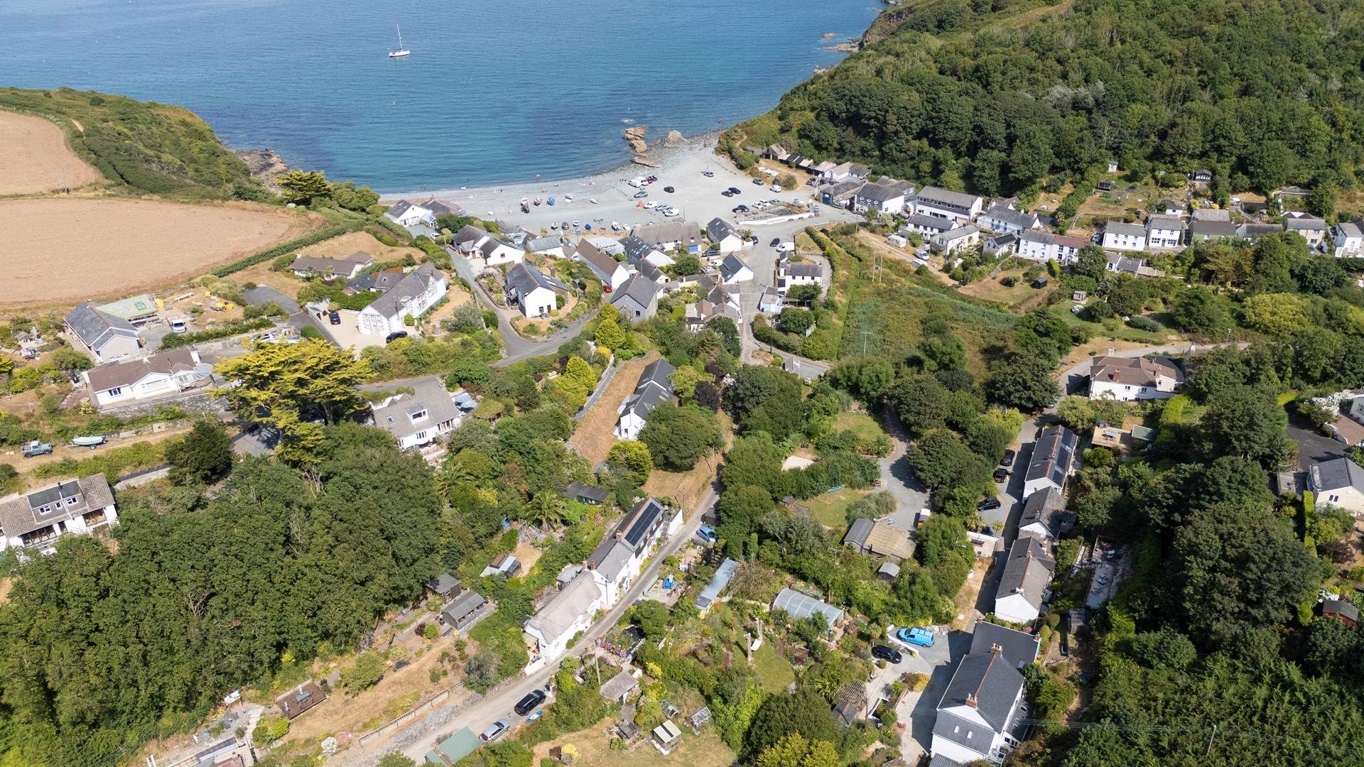 April Cottage is situated in the row of cottages to the right in the image above.