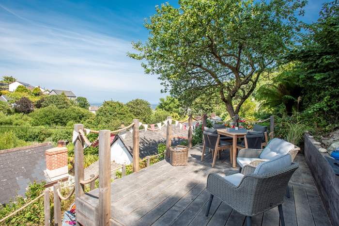 April Cottage is a 2 bedroom, dog friendly cottage near the beach near Coverack.
