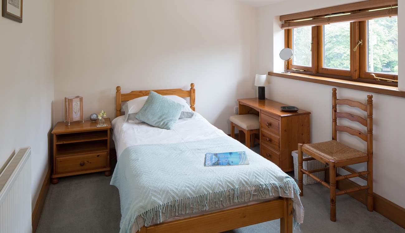 The single bedroom (bedroom 2).