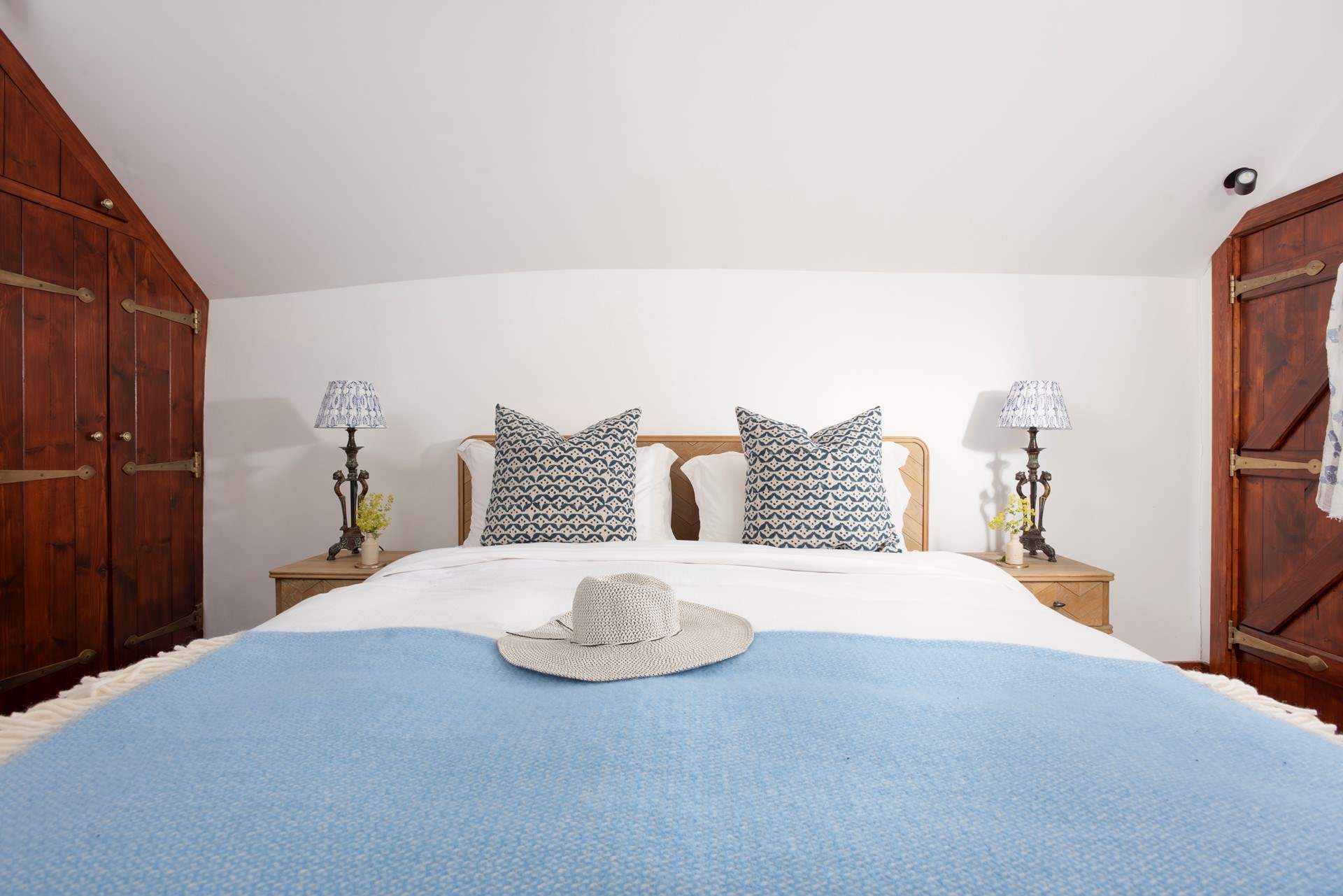 You are sure of a good night's sleep in the comfy super-king size bed. 