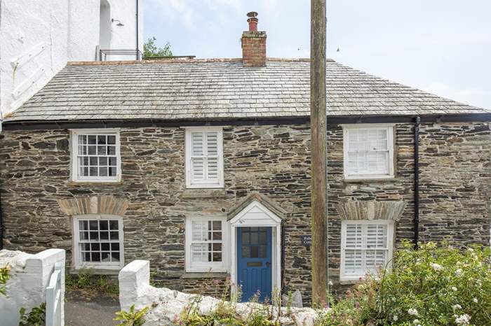 Rubena Cottage is a 2 bedroom, dog friendly cottage near the beach in Port Isaac.