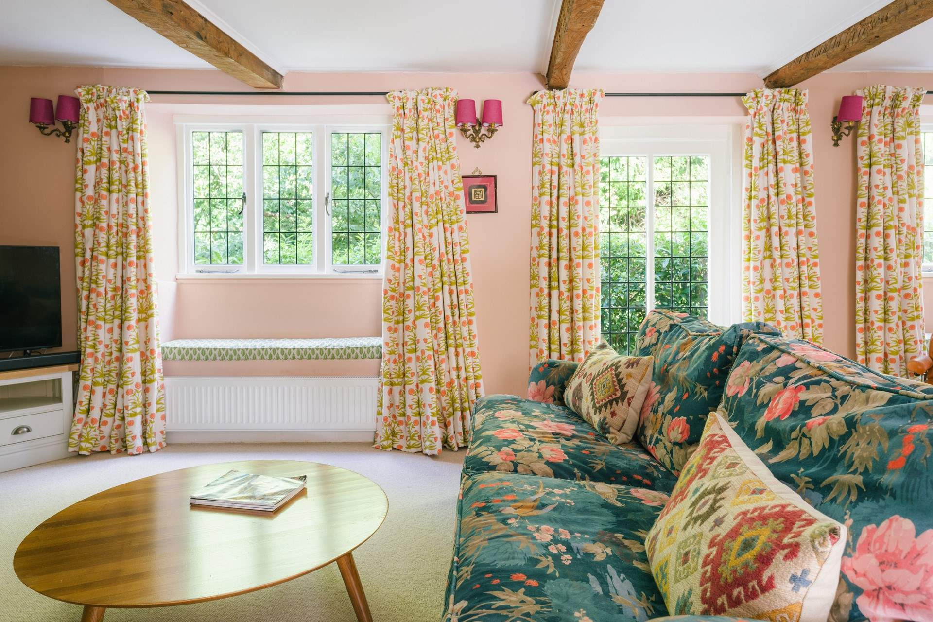 Day or night this is a peaceful and homely spot to while away the hours...